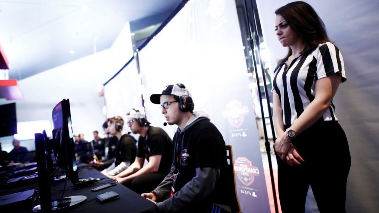 Mobile Gaming, Playbook, Live Service, Competitive Handhelds