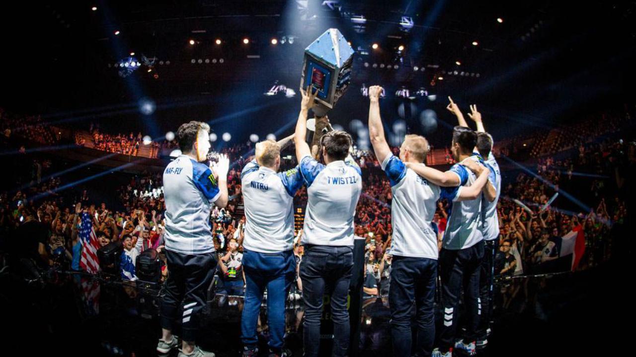 Professional Players, Build, Legacy, Modern Esports