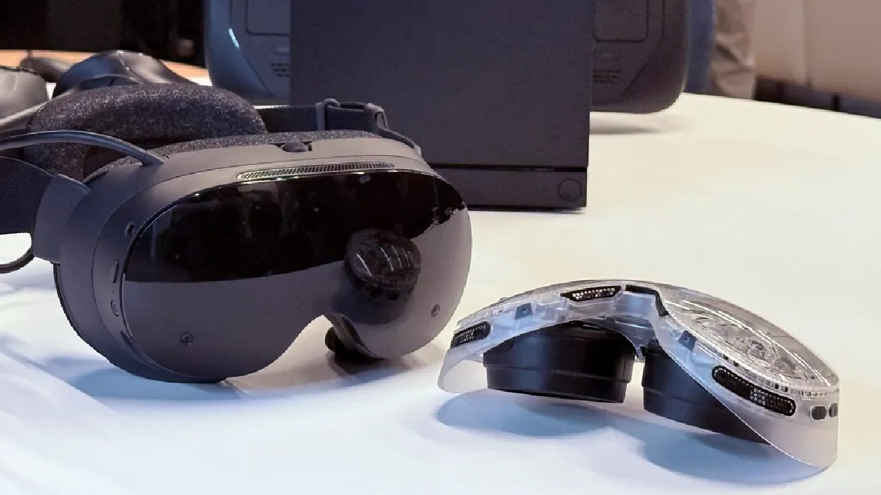 Steam Frame VR in Retailer Store