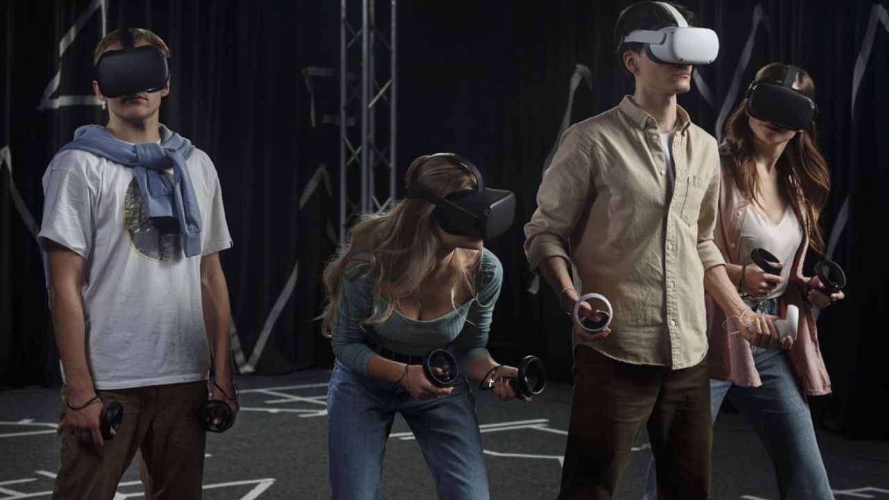 eSports, VR, AR, VR vs AR, Female Gamer