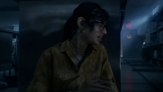 Jurassic Park: Survival Woman with glasses scared 